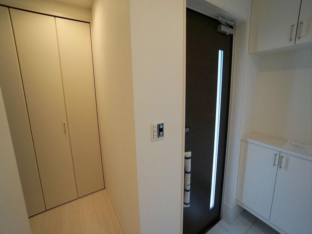 Entrance. Indoor (11 May 2013) Shooting