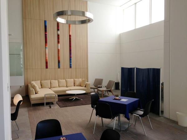 Other common areas. Sofa, etc. is fashionable entrance. Also heard air conditioning.