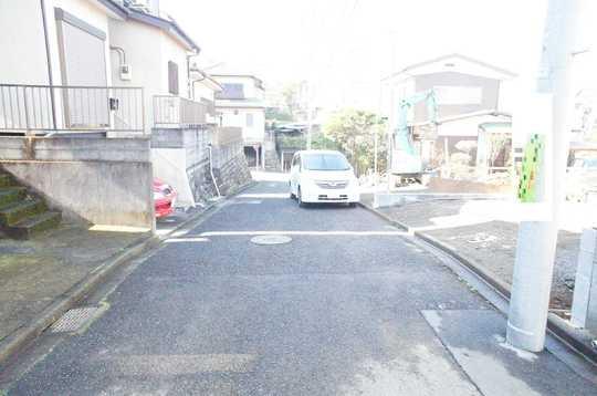 Local photos, including front road. Frontal road