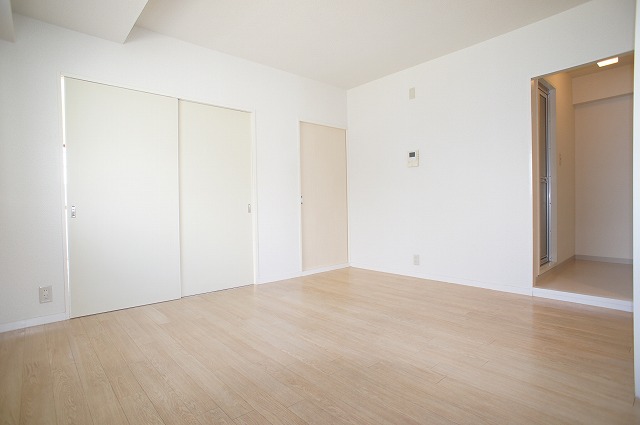 Living and room. 6-mat of Western-style f But I feel widely