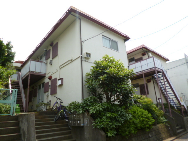 Building appearance. I do not feel low even on the first floor