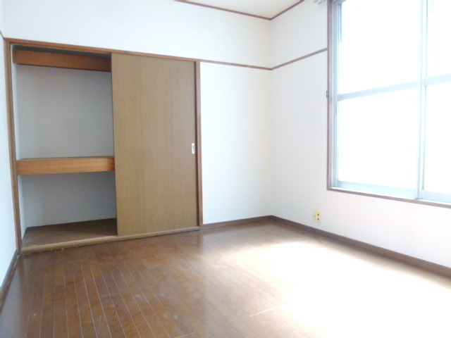 Other room space. Bright room