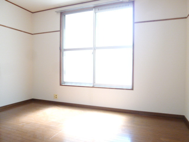 Living and room. Day is good