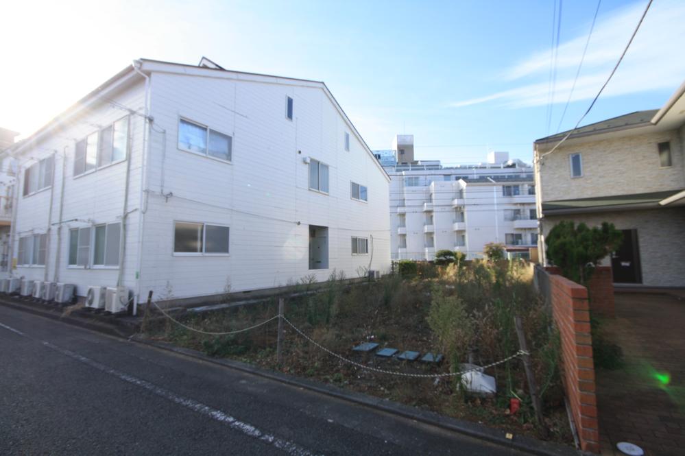 Local photos, including front road. Local Photos