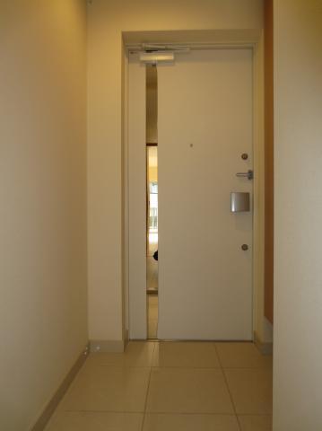 Entrance. Local (12 May 2013) Shooting