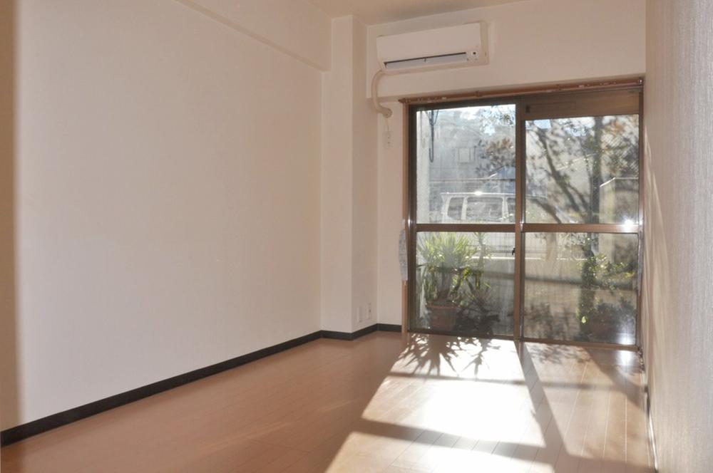 Non-living room. Indoor (11 May 2013) Shooting