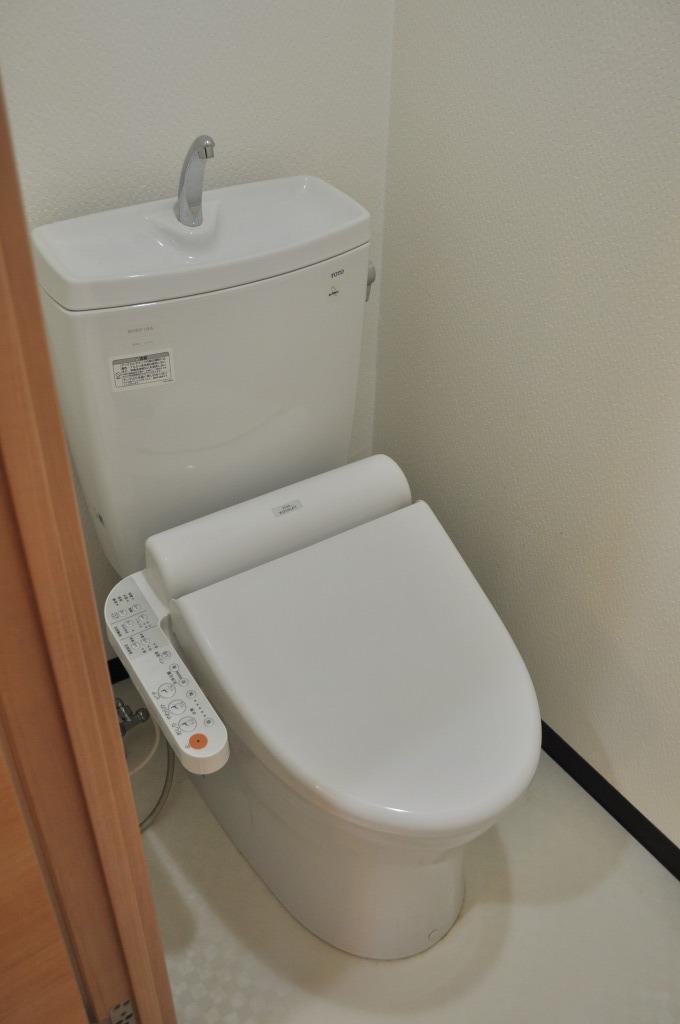 Toilet. Indoor (11 May 2013) Shooting