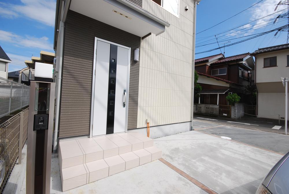 Entrance. Local (September 2013) Shooting