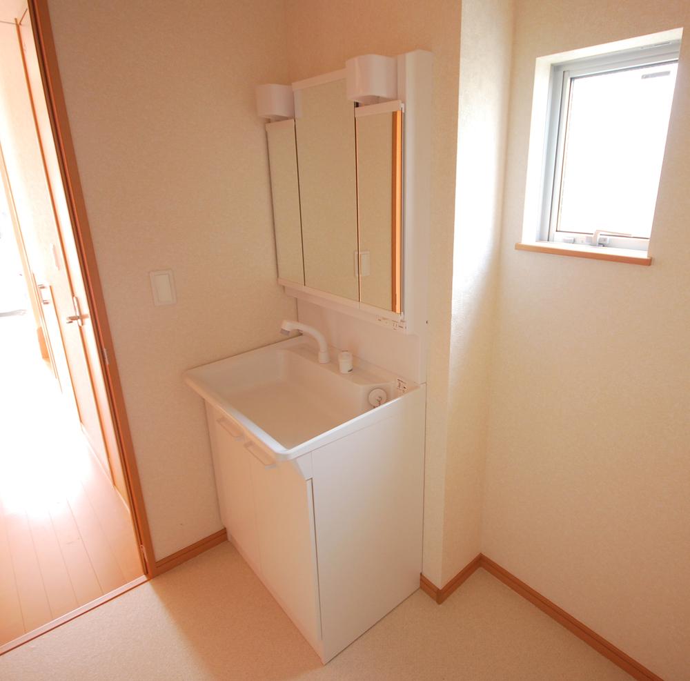 Wash basin, toilet. Indoor (September 2013) Shooting