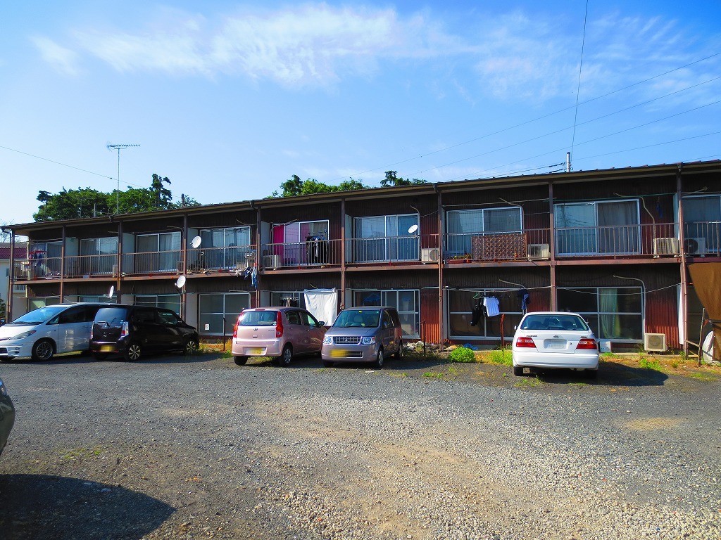 Building appearance. Situated in a quiet, residential area