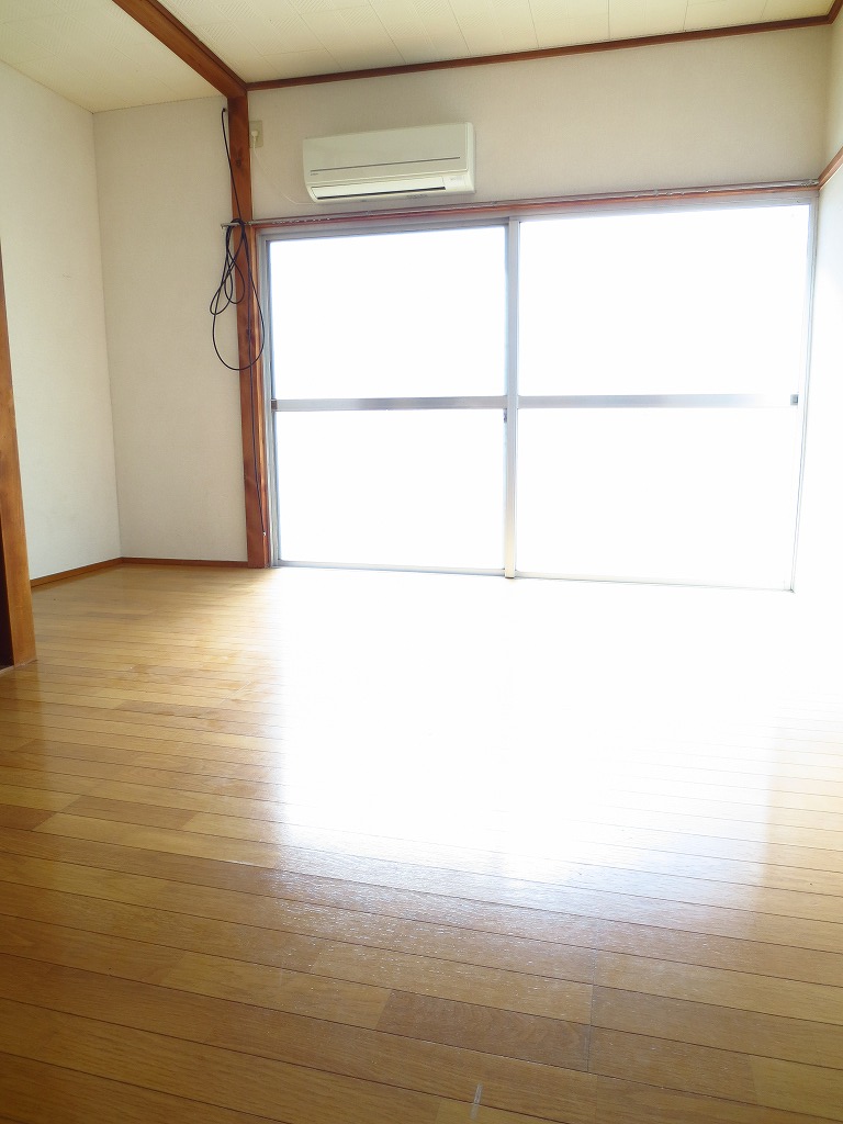 Living and room. The window is the big day good