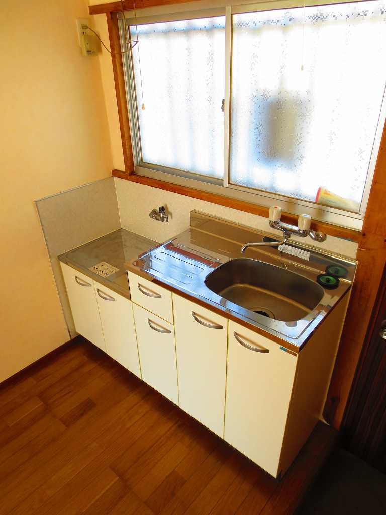 Kitchen. Two-burner gas stove corresponding Kitchen