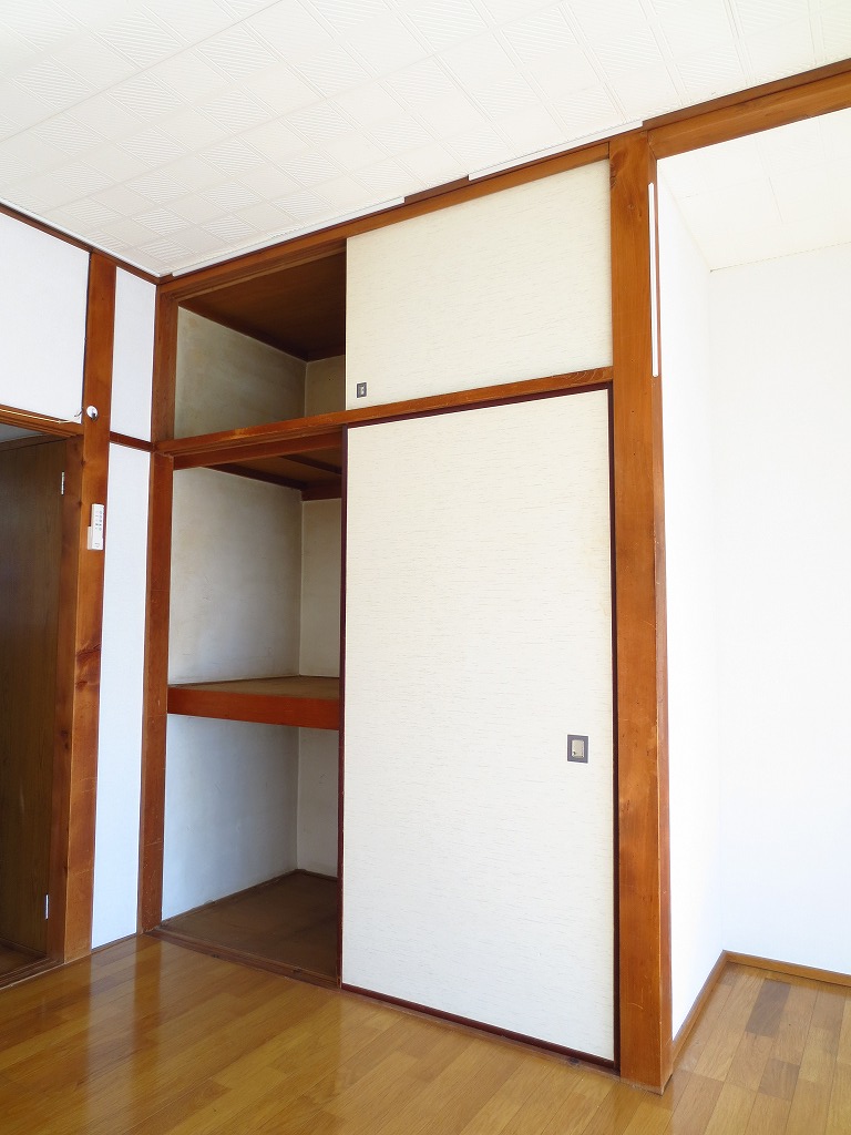 Receipt. Storage capacity up with the upper closet