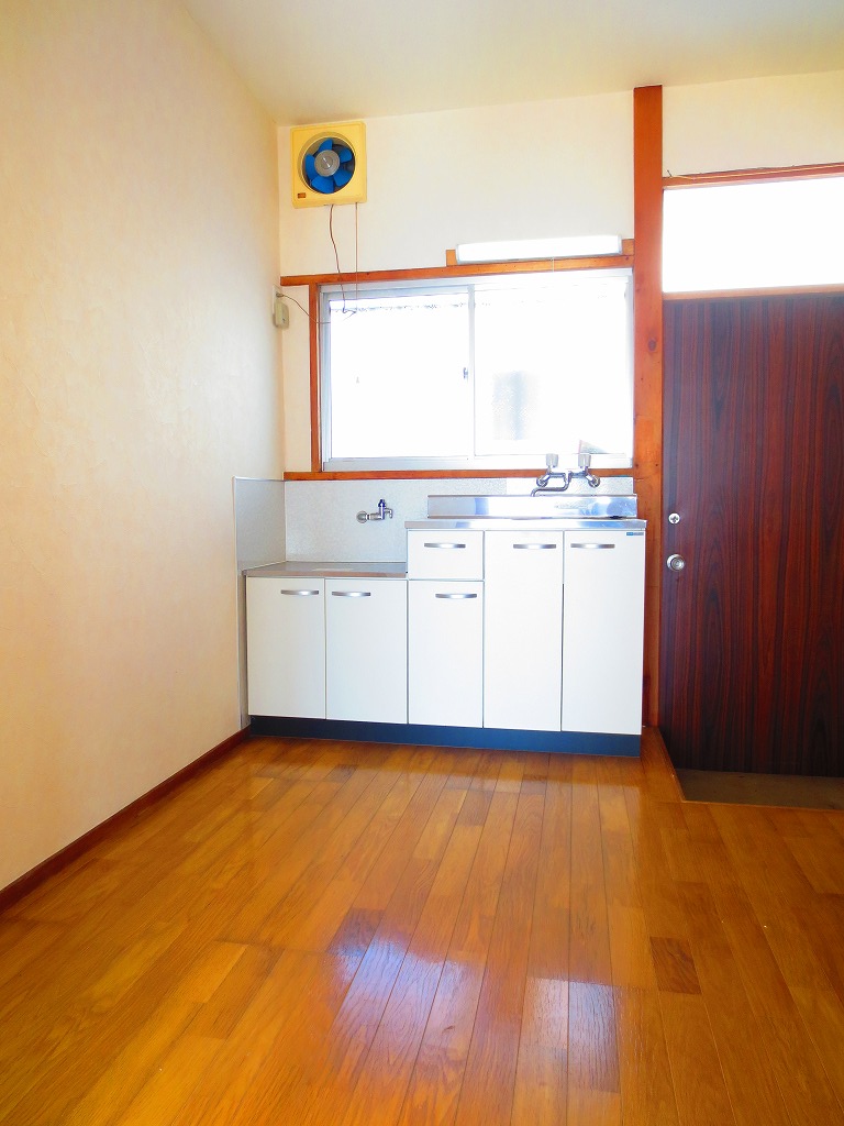 Kitchen. Spread around the kitchen