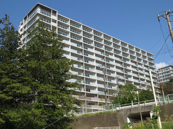 Local appearance photo. It is E building close to "Nagayama" station.