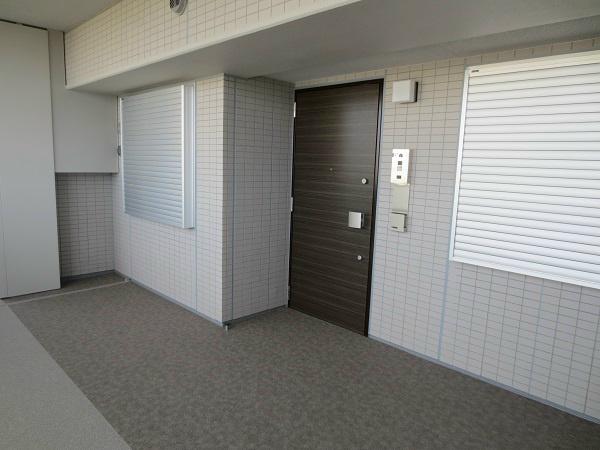 Other common areas. Spacious, open porch.