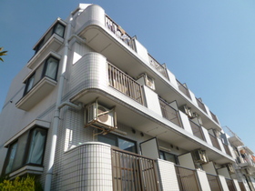 Building appearance. Apartment appearance tiled with a sense of weight