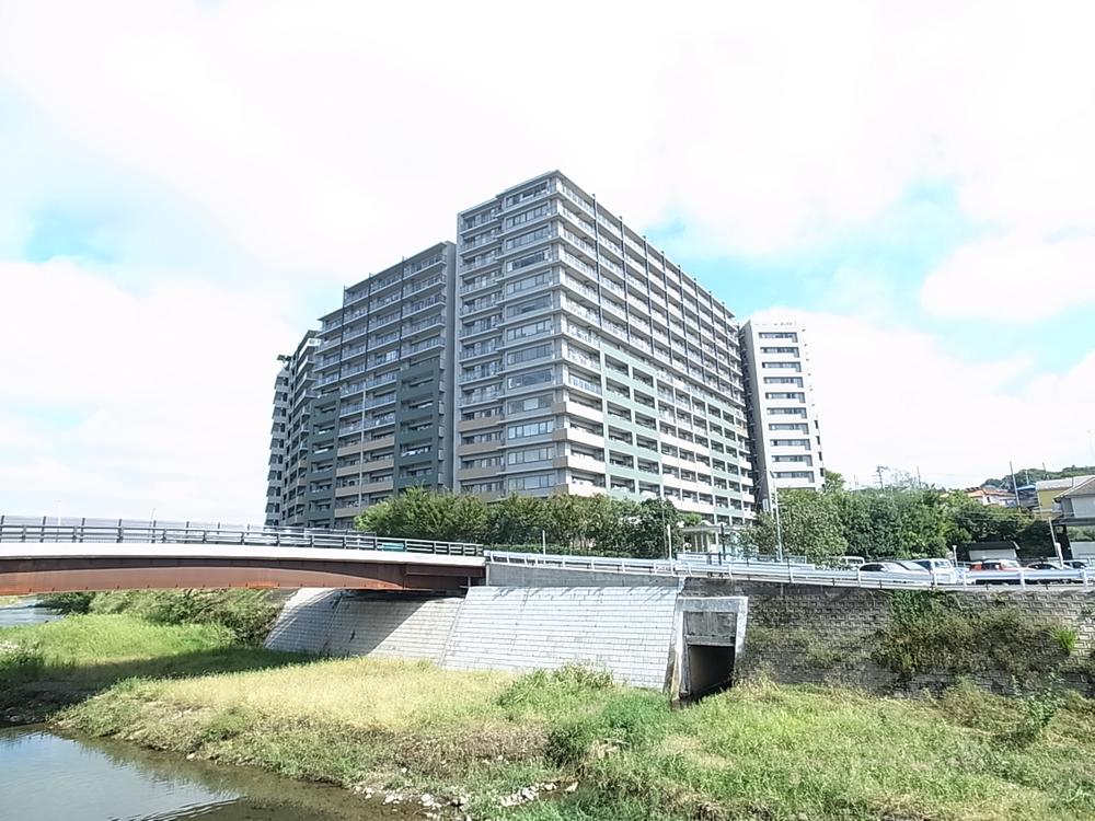 Non-living room. Building appearance