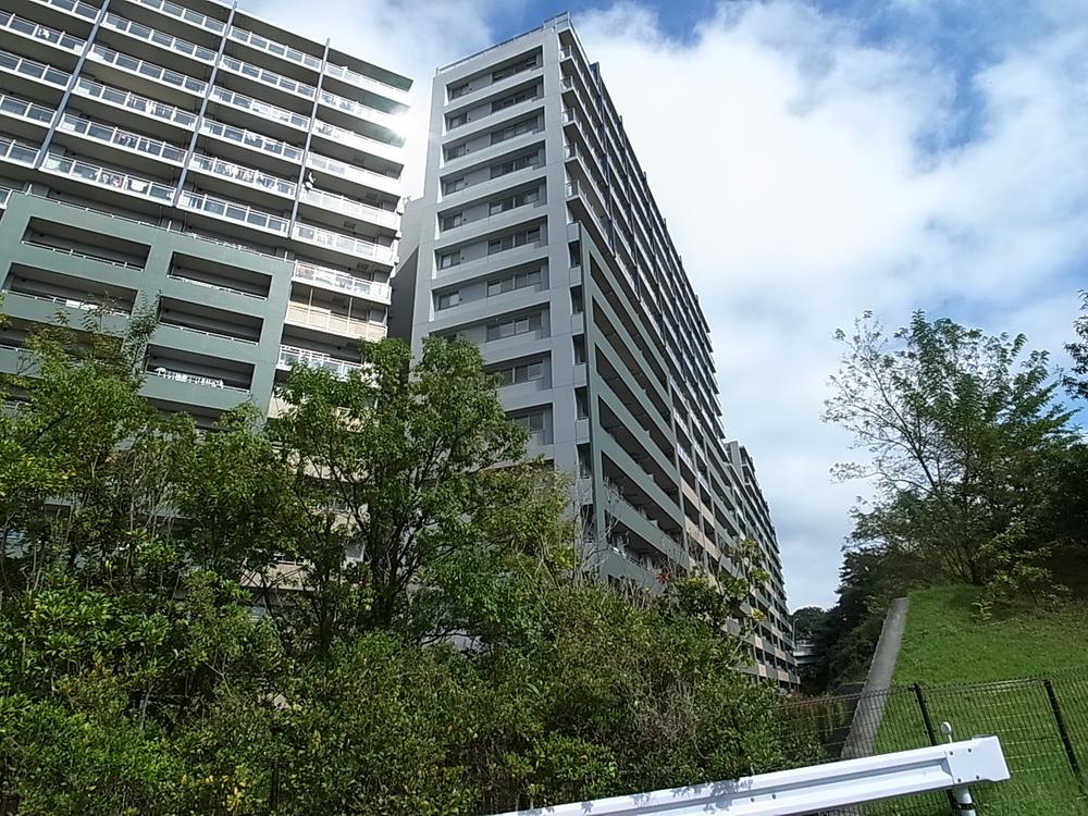 Local appearance photo. Total units 493 units, 24-hour manned management, Tama first elementary school within walking distance