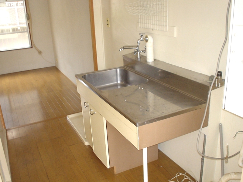 Kitchen. 2-neck is a gas stove can be installed. 