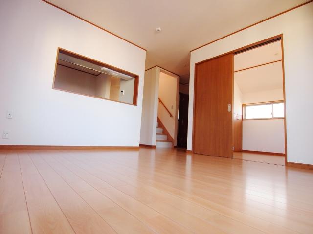 Living. - [Building 3] Than-