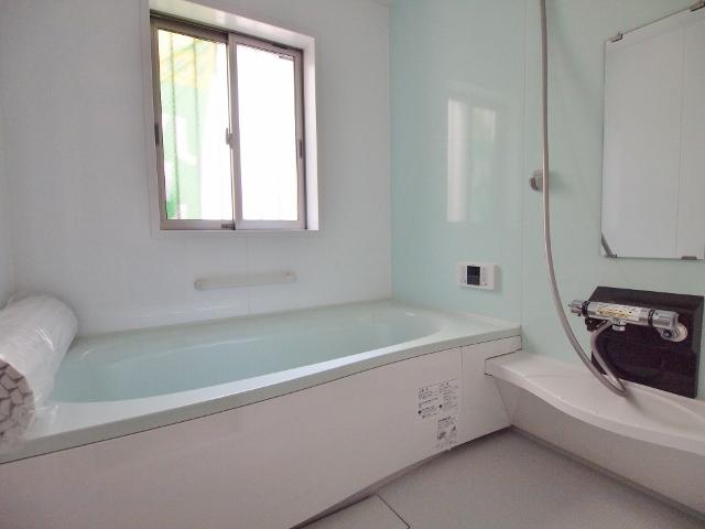 Bathroom. - [Building 3] Than-