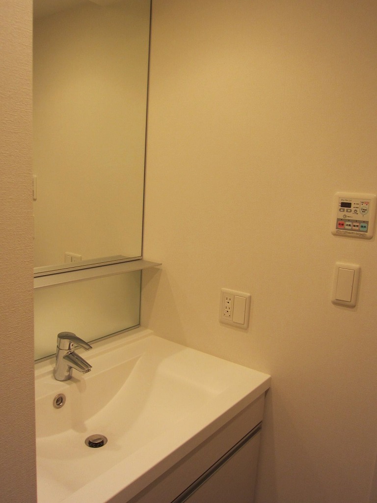 Washroom.  [Powder Room] Independent wash ・ Housing wealth