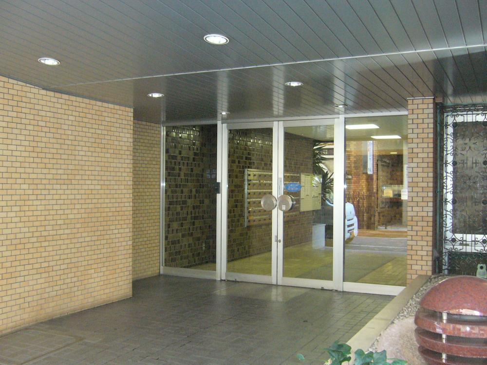 Entrance. Common areas