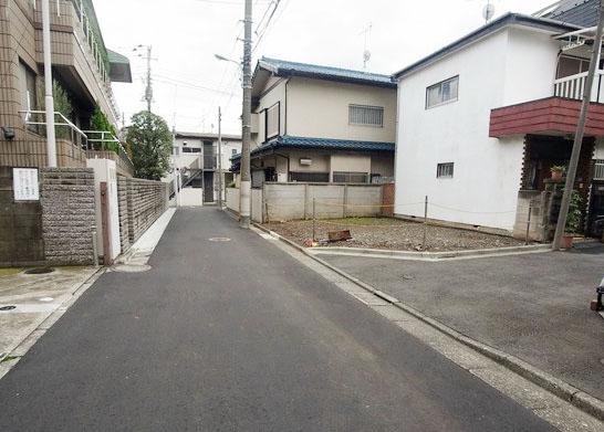 Local photos, including front road. Northeast side road (December 2013) Shooting