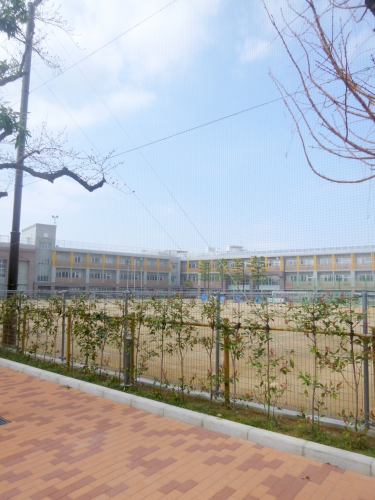 Junior high school. Nishi-Ikebukuro 165m until junior high school (junior high school)