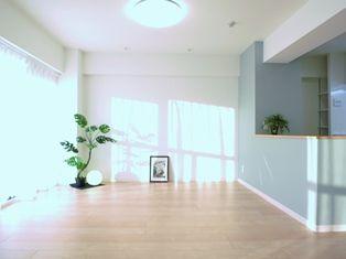 Living. ~ November 27, the interior has been completed ~ 6 floor, Sunny living room. It is a popular counter kitchen. View is good. Total units 170 units of the big community, Management system is also good at management personnel resident.
