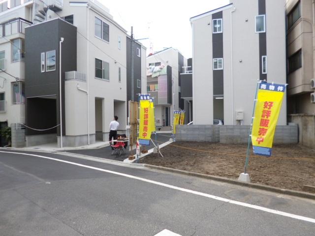 Local photos, including front road. Local (10 May 2013) Shooting