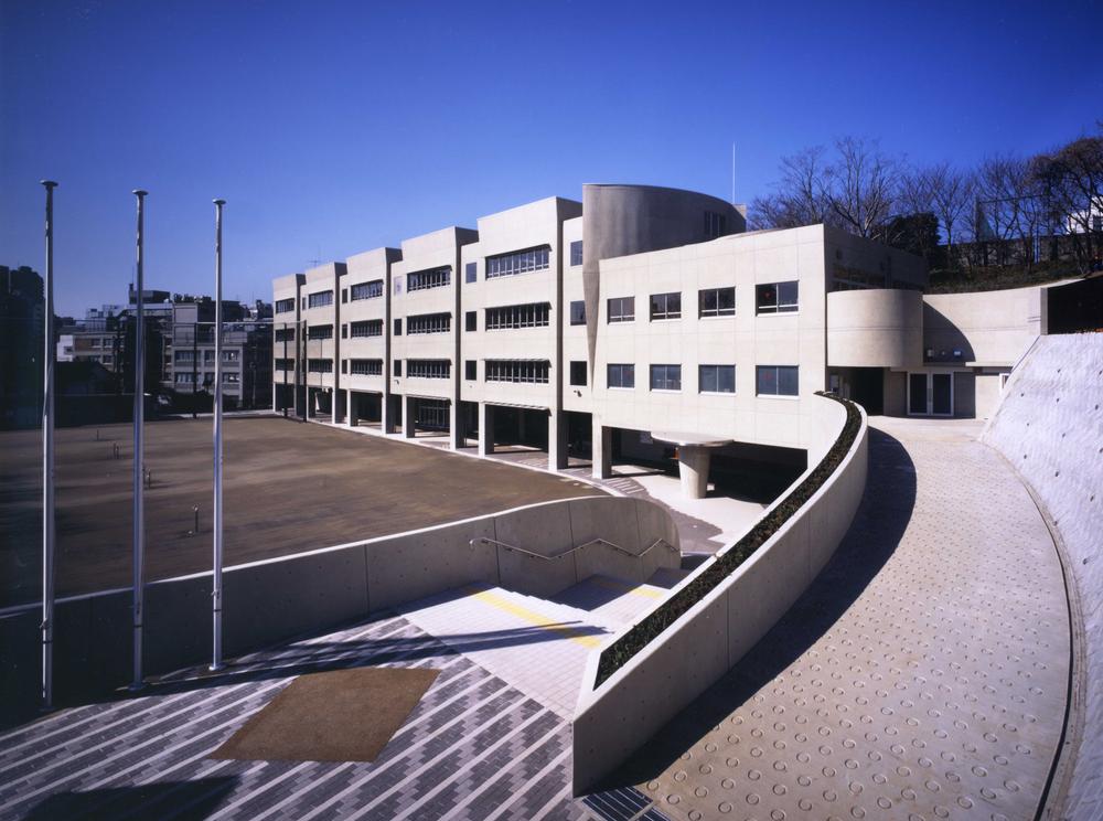 Junior high school. 800m to Chitose Bridge Junior High School