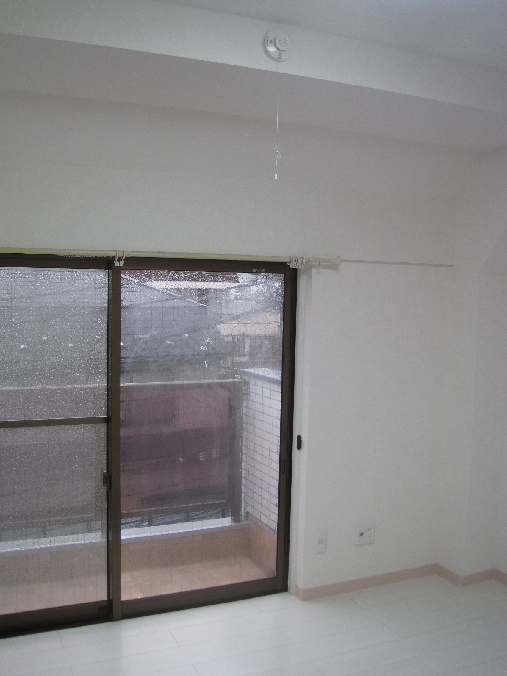 Living and room. Reference is a picture