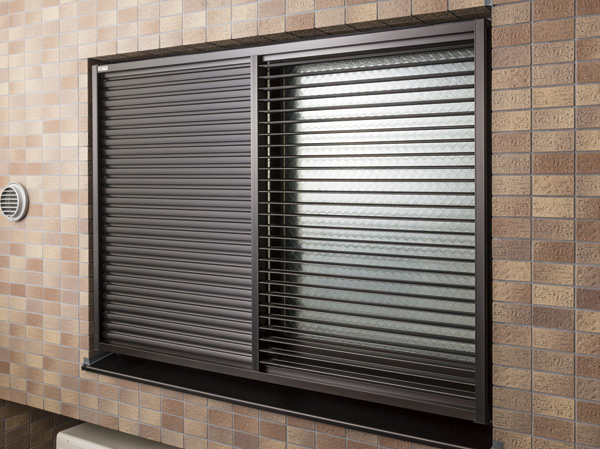 Security.  [Louver surface lattice] Installing a louver surface lattice is in the window facing the common corridor (except for the FIX window). While improving the privacy and crime prevention, ventilation ・ To ensure daylighting.