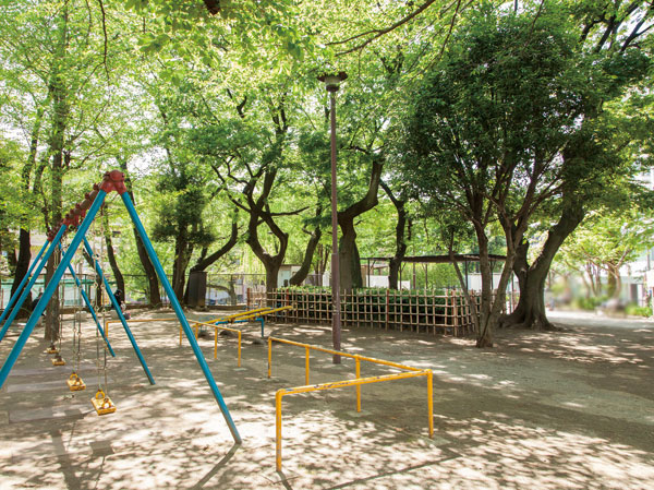 Surrounding environment. Sugamo park (about 10m, 1-minute walk)