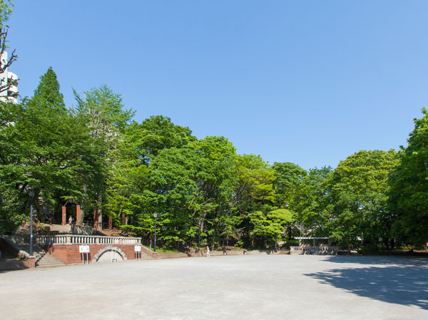 Surrounding environment. Otsuka park (about 1170m, A 15-minute walk)