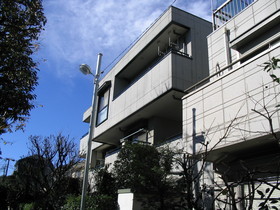 Building appearance. Is a quiet living environment