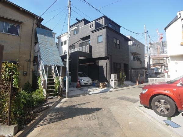 Local photos, including front road. Front road 2013 / 12 shooting