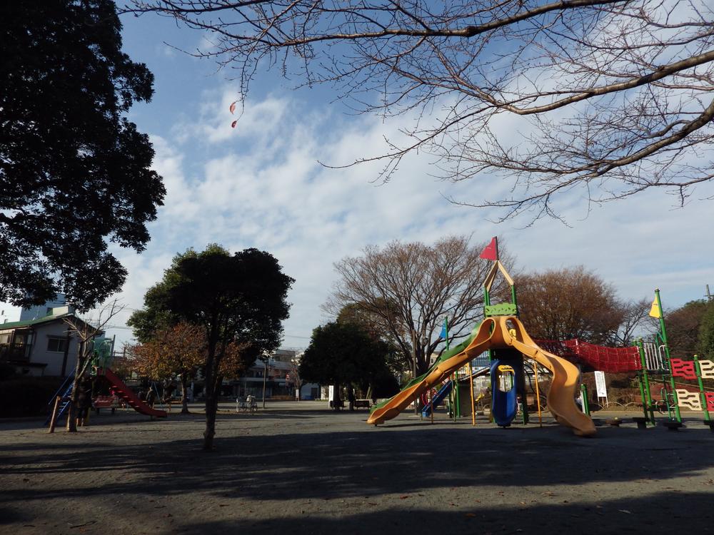 park. 680m until Chihaya Flower park