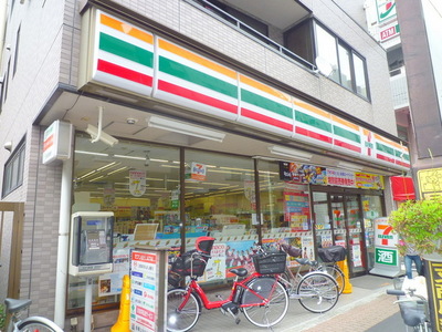 Convenience store. 280m to Seven-Eleven (convenience store)