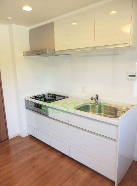 Kitchen. Seller construction cases