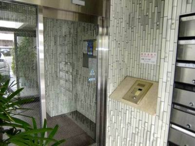 Entrance. Auto-lock door operation panel