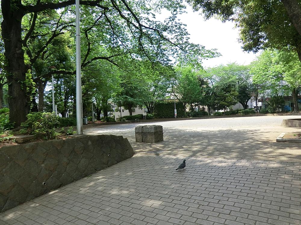 park. 150m until Ikebukurohon the town park