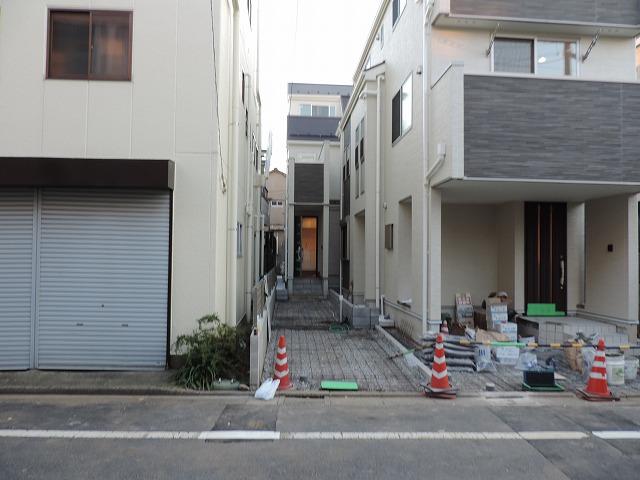 Local photos, including front road. Local (12 May 2013) Shooting