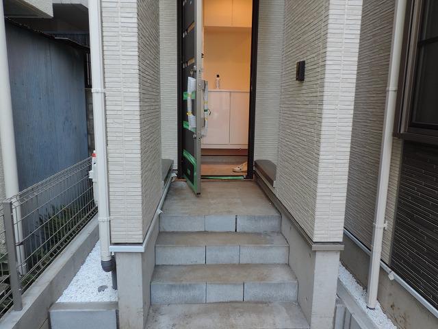 Entrance. Local (12 May 2013) Shooting