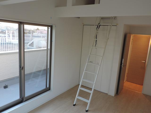 Non-living room. Indoor (12 May 2013) Shooting