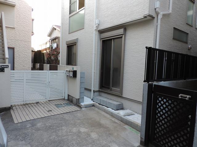 Local appearance photo. Local (12 May 2013) Shooting