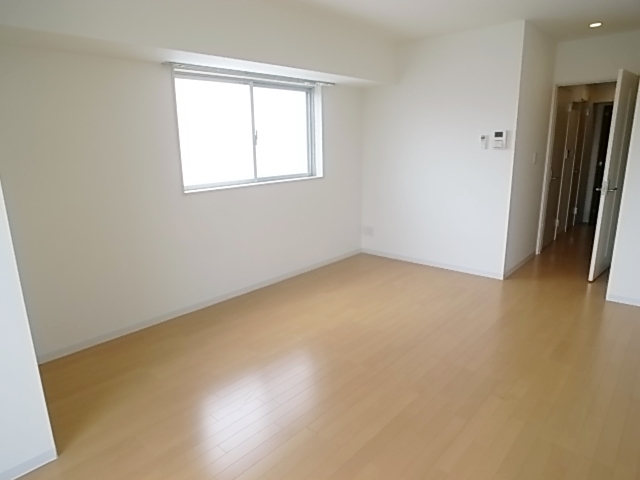 Living and room. 11.5 Pledge Western-style spacious impression.