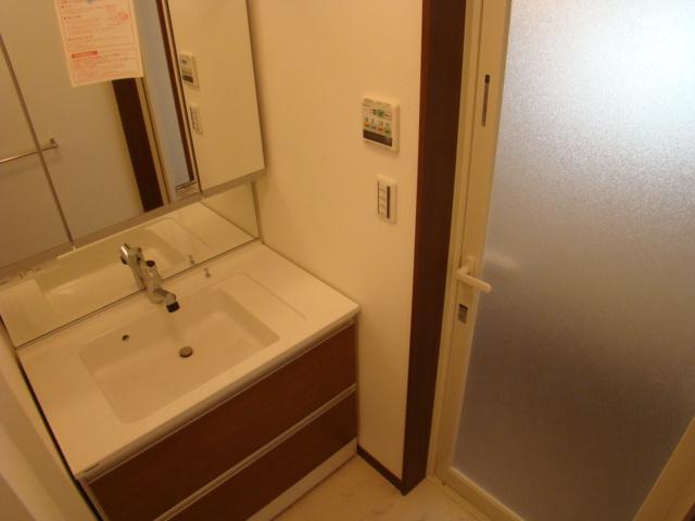 Same specifications photos (Other introspection). Same specifications